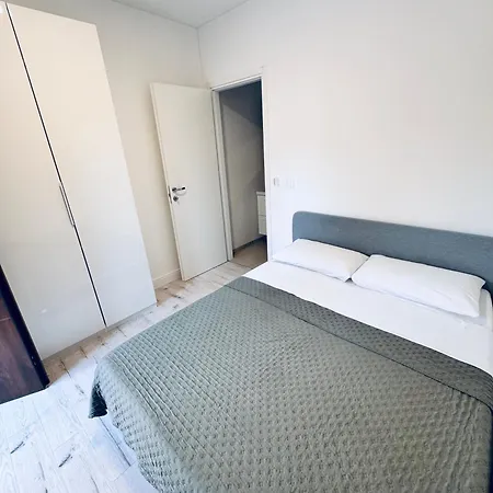 Aden Bed and breakfast 3*